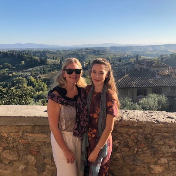 Meet your Posher, Julia - Picture 2 of 2